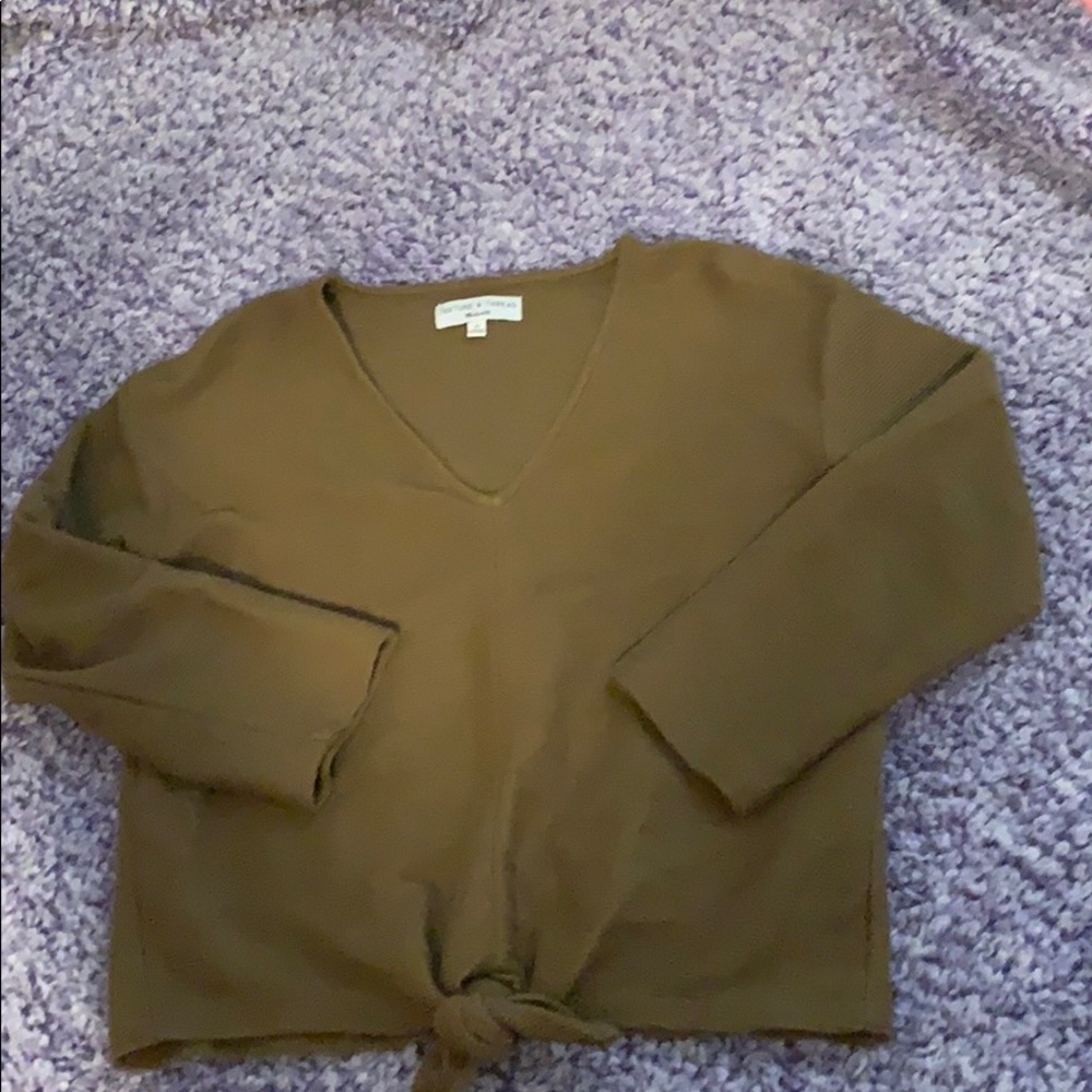 Cute long sleeve tied cropped top